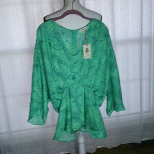 EASEL NWT 3/4 Sleeve V-Neck  Back Zip-Up Green w/Blue Art Details Blouse 2X